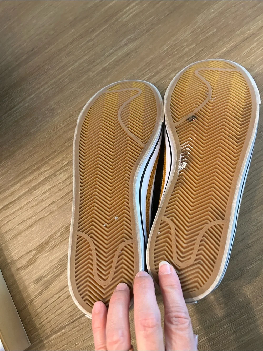 Nike court legacy boys 6.5Y (or 8 women)